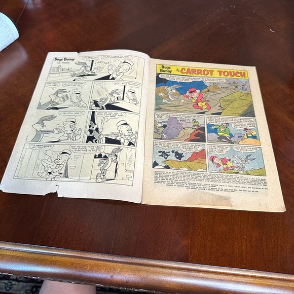Vintage Bugs Bunny Comic Book - Picture 6 of 8
